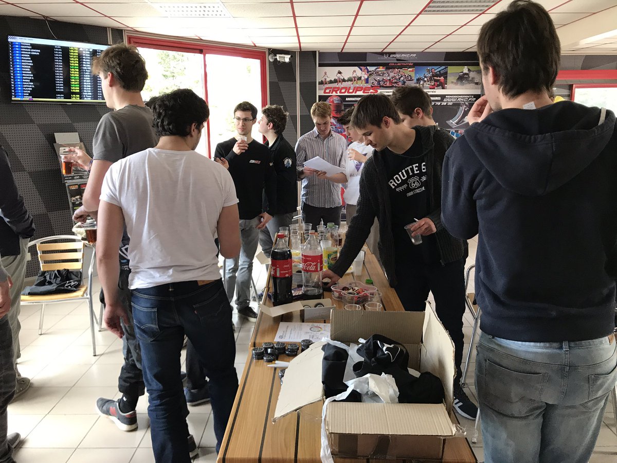 Classement final, avec podium, et lots offers par notre fidèle sponsor <a href="/Alten_france/">ALTEN</a> ! Et le traditionnel pot d'après course ;) #VieAssoECE