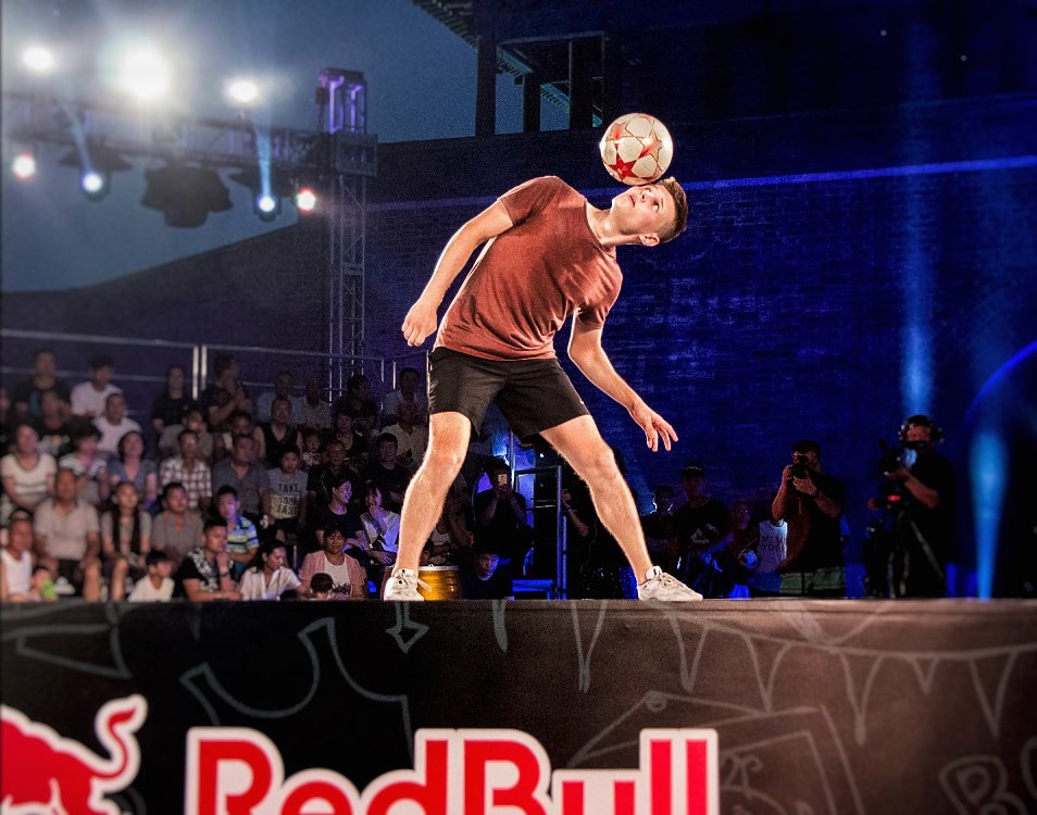 eve_vegan's tweet image. We are super excited that 22 year old professional football freestyler @TomFolanFS ranked UK Number 2 will be joining us as a guest speaker.