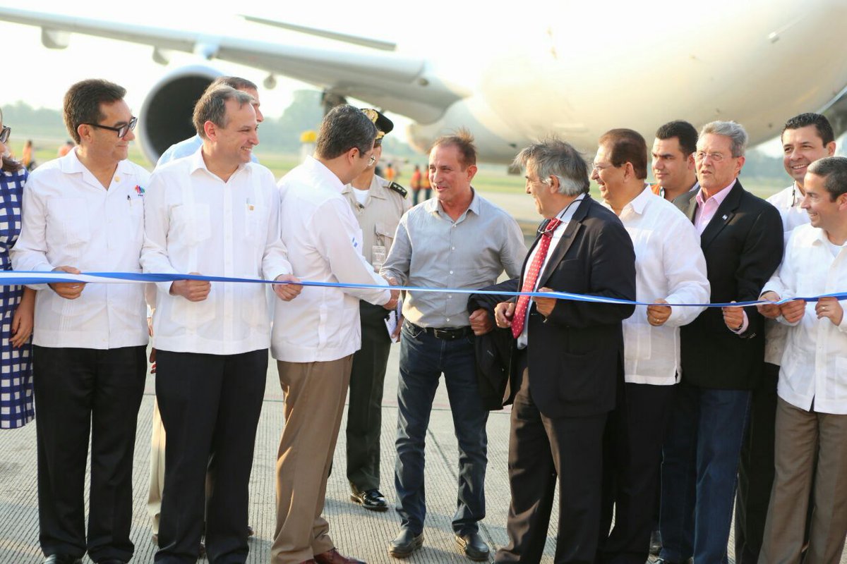 JuanOrlandoH's tweet photo. ¡Enhorabuena!, Les doy gracias a todos los que hicieron posible esta negociación. Gracias a ustedes por confiar en Honduras #AirEuropa https://t.co/PcCQvnP9gy
