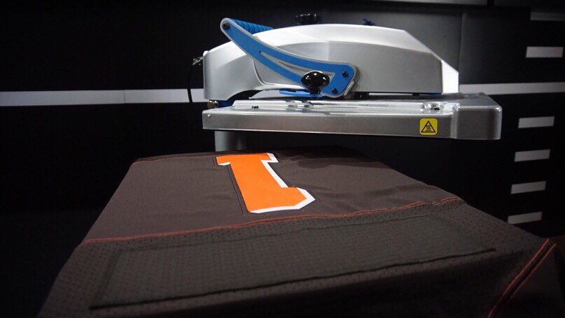 Browns's tweet photo. Who will it be?

#BrownsDraft https://t.co/8EkCiBk710