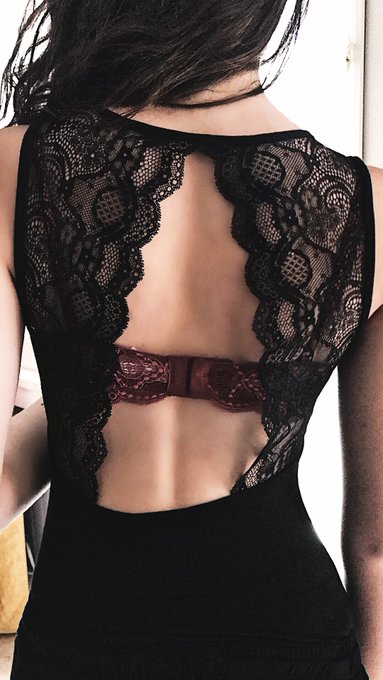 foto profonda della mia schiena. Come &egrave; andata la giornata?⚡️ https://t.co/vZFotN5iU4<a href="/tag/se%C3%A8contesempre"class="tags"><span>#se&egrave;contesempre</span></a><a href="/tag/se%C3%A8contesempretour"class="tags"><span>#se&egrave;contesempretour</span></a>