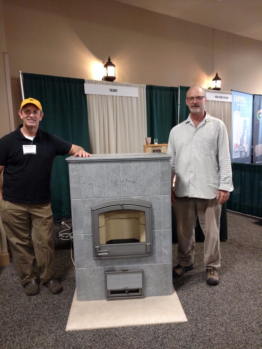 HPBA_'s tweet image. Hanging out with Adam of Sol Fire and Mark of Radiant Hearth at @HeatNE! #NEBHX2017 #vermont