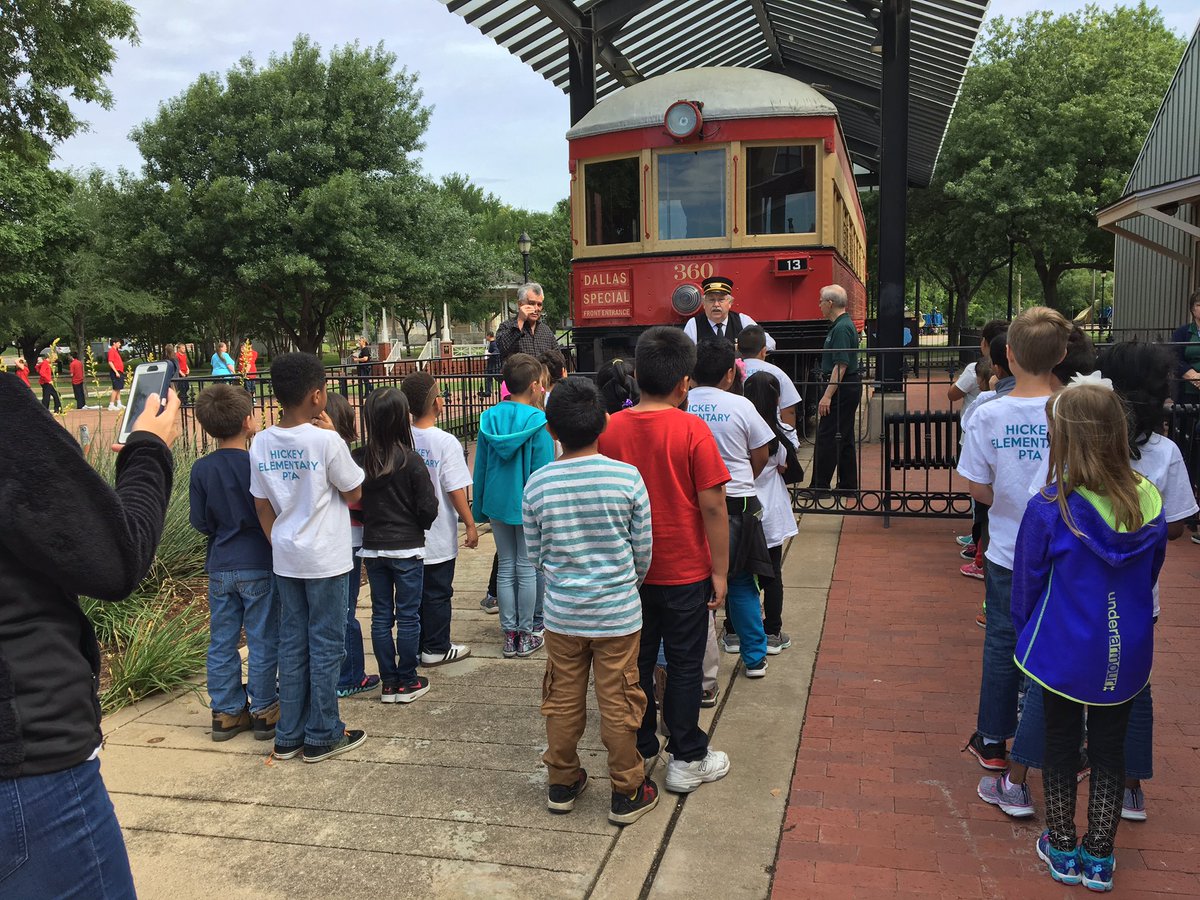 Hickey2ndGrade's tweet photo. It's field trip day for second grade! https://t.co/52wwsXiif6