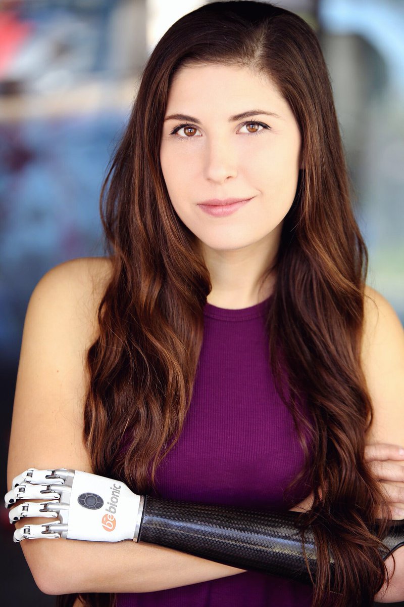 aannggeellll's tweet image. Y&apos;all, I realized I never posted any new headshots since being in LA✨. Thanks to @deidhrafahey for making it so fun! #BionicActress #amputee