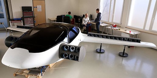 .<a href="/Uber/">Uber</a> and <a href="/AuroraFlightSci/">Aurora Flight Sciences</a> working together to redefine urban #mobility: sae.to/2plDCUf