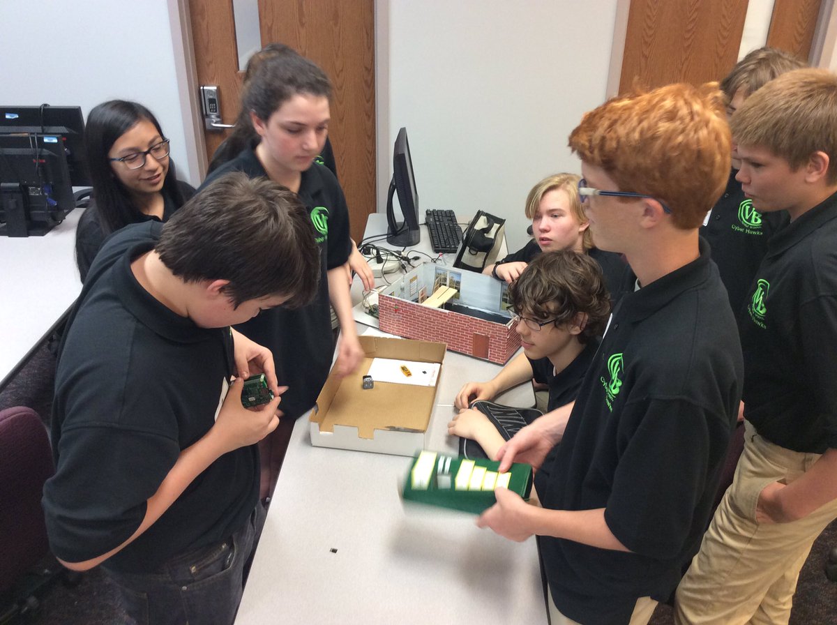 Last minute hardware failure! Both teams working on troubleshooting. #brokencamera #cyberinnovation2017 <a href="/VBMiddle/">VBMiddle</a>