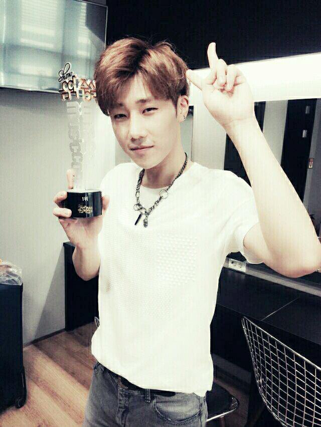 simkunggyu's tweet photo. remember when Sunggyu got his 'The Answer' 1st and 2nd victory — 🏆 150519 &amp; 150523 #Happy29thKyuDay https://t.co/M47JWiJh3T