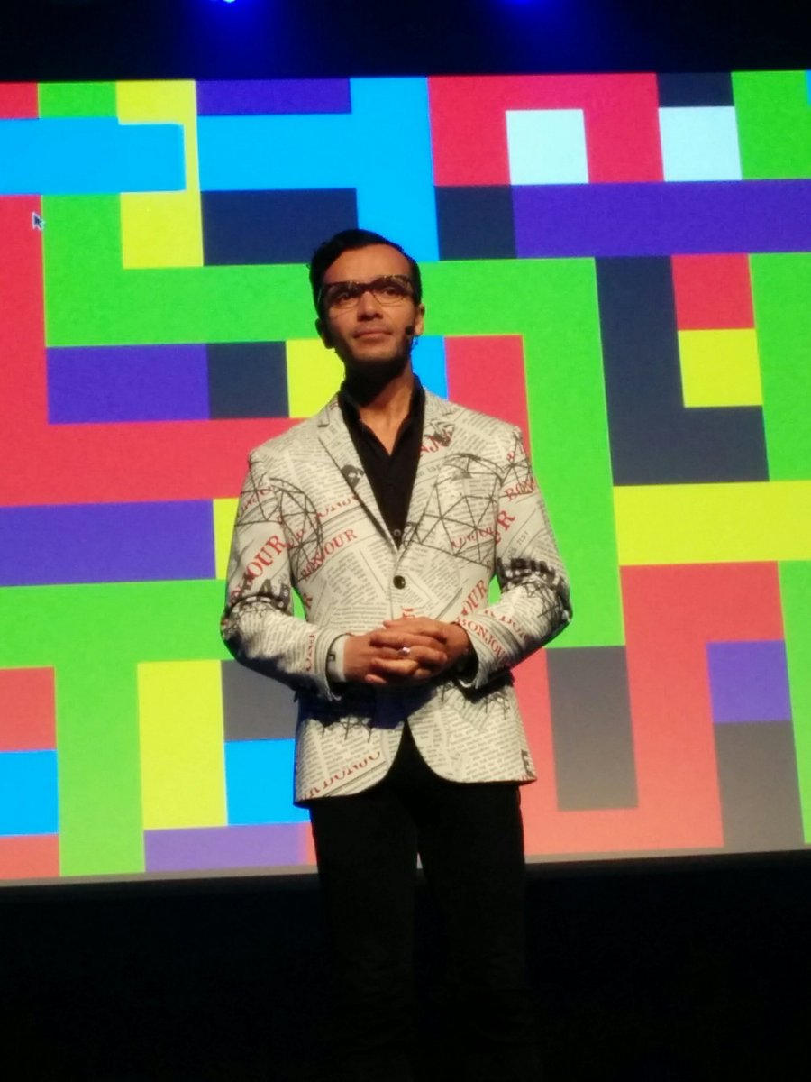 ModeQc's tweet image. #GR2017  @GBranLopez habillé par @Tailor2Go @jccm_mtl Veston unique pour souligner #montreal375 #375montreal #entrepreneuriat #jeunesse