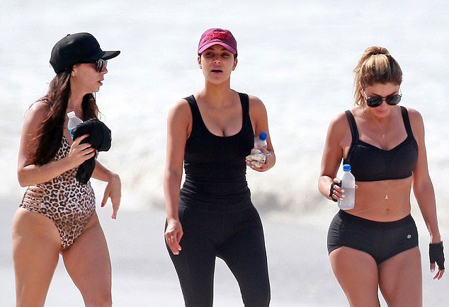 Kimkfrench On Twitter Photos De Kim Kardashian à La Plage