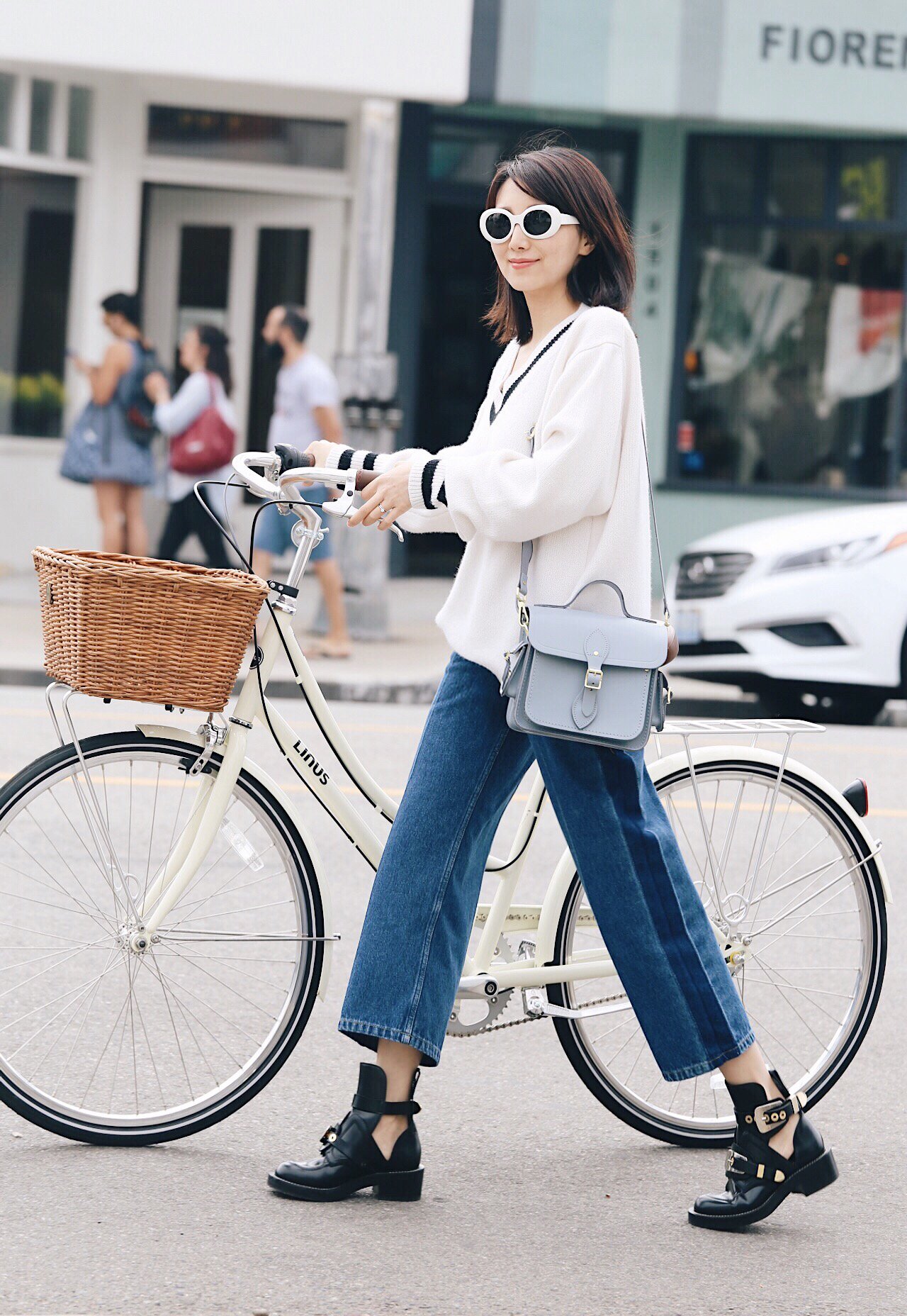 Cambridge Satchel on X A perfect match our Traveller Bag in French Grey and stylebyweiwei. Shop it here https t rCPaQjnuvY https t TZTW5Fvfgo X