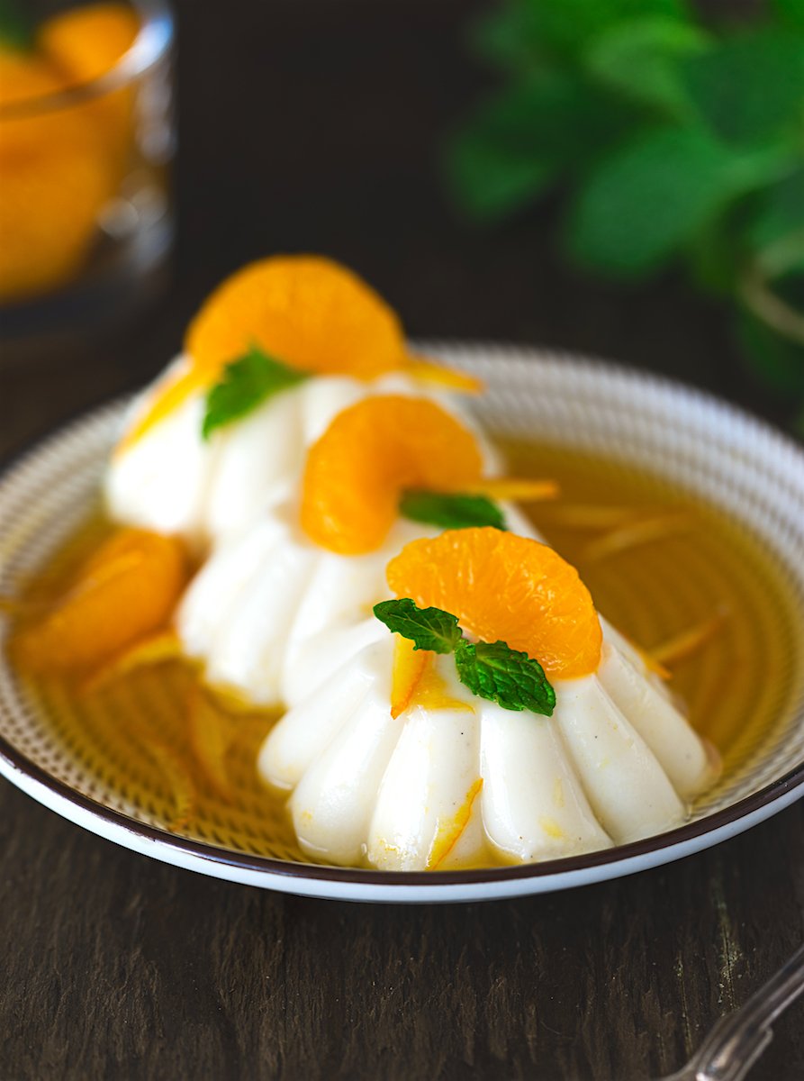 It's time for an amazing creamy deliciousness! Recipe of Buttermilk Orange Panna Cotta #dessert is here ow.ly/XnMF30beo2P