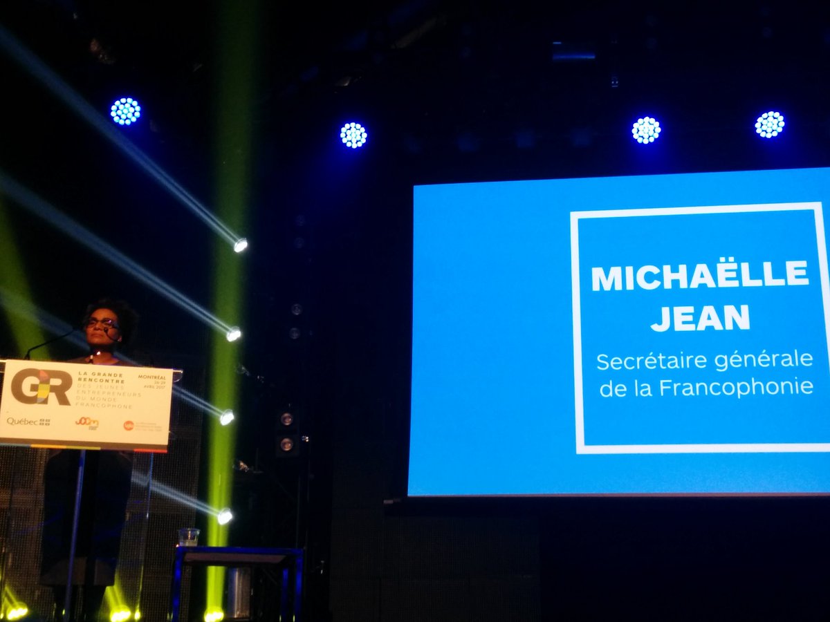 ModeQc's tweet image. Ancienne GG du Canada, Michaëlle Jean reçoit la médaille du Ministère relations internationales et francophonie du Qc. 50 ans. #GR2017