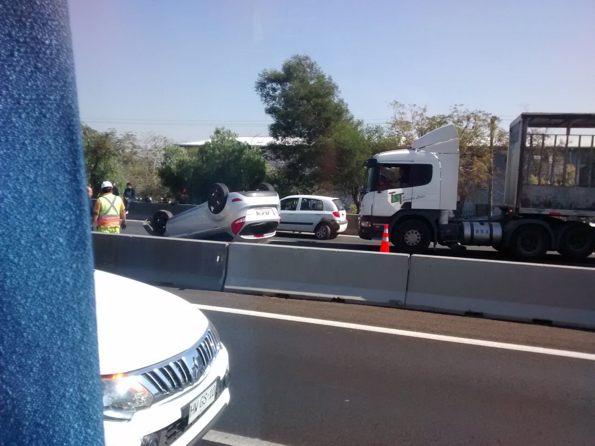 joseanibalmende's tweet photo. Accidente en autopista central de norte a sur altura departamental @biobio @reddeemergencia https://t.co/oZ0jM2jwDy
