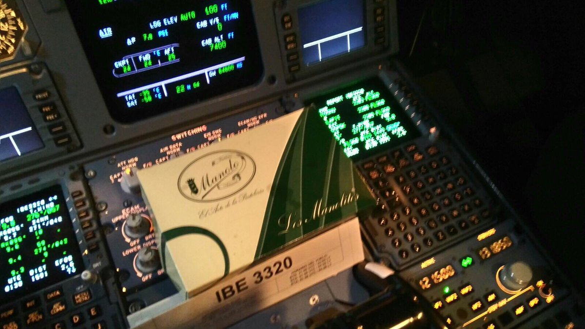 Que si los Manolitos vuelan...
Que si los Manolitos están a gran altura...
Muchas gracias a nuestro amigo Roberto por esta foto tan chula!!!