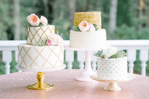 WeddingWire's tweet image. Everything you ever NEEDED to know about #wedding cakes: ow.ly/OrA730bf3Hk {Aaron and Jillian Photography}