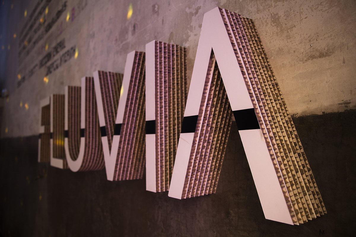 Letras corporeas con personalidad bit.ly/2qaZOQV
#cardboardlogo #logoencarton #cartón  #ecodesign #cardboarddesign #Eventos