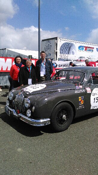 departement86's tweet photo. Le @tourauto a fait étape ds le #Poitou au #Vigeant sur le circuit du Val de Vienne. En présence de @mariedesroses3 @moreaupascale1 #FBock https://t.co/OMuEQUCzGN