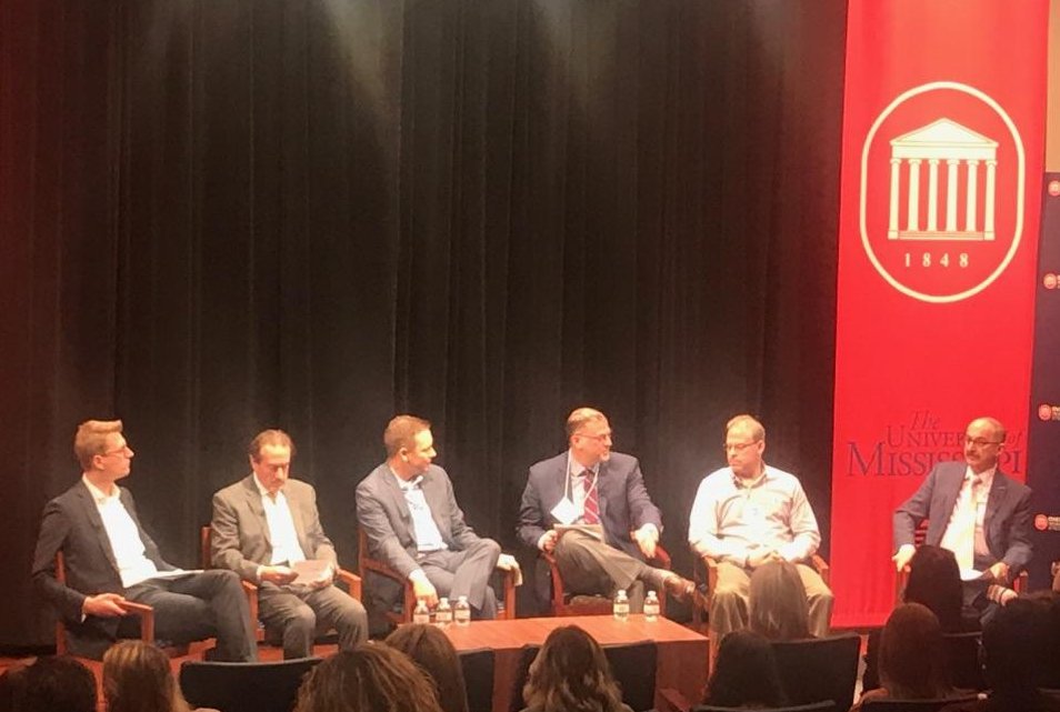 MNI_Media's tweet image. .@MrMagazine moderates an all-star panel of industry experts about the bright future of #magazines. #MICACT7