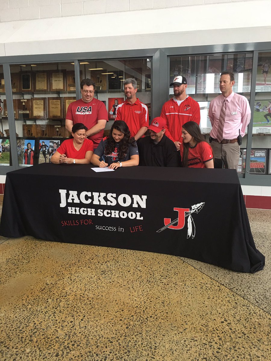 Congratulations to our own @Nhumphreys50 for signing to throw at Southeast Missouri State University!