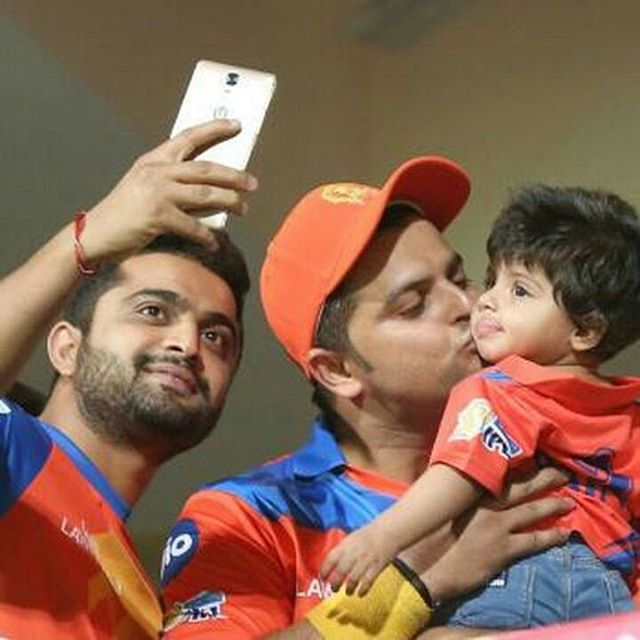 Dad @ImRaina n princess Gracia❤️❤️ so cute
@_PriyankaCRaina @TheGujaratLions #ipl #RCBvGL