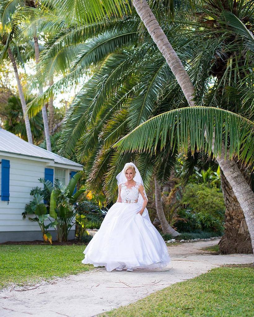 FreirePhoto's tweet image. Luxury Elopement at my favorite place in Islamorada 🌞🌴 the bride is coming to the #firstlook 👰🏻 #bridalgown @armon… ift.tt/2pDEM06