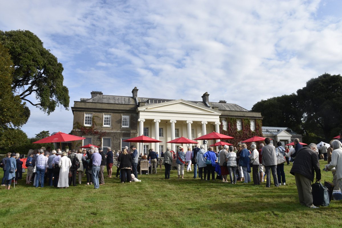 NTTrelissick's tweet image. Last year we hosted the Antiques Roadshow at Trelissick. Tune in to watch the fun on Sunday 30th April, BBC1, at 8pm #excited @SWCornwallNT
