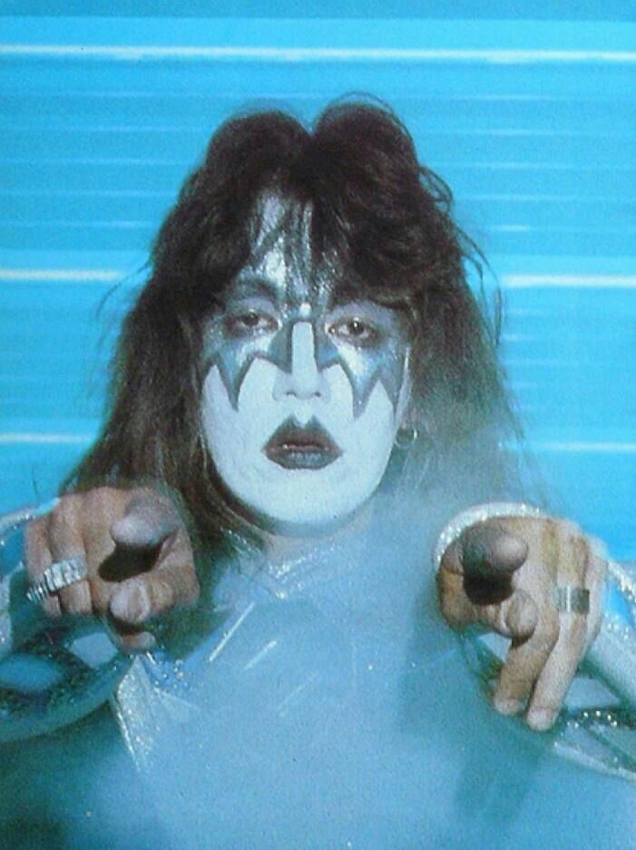 Happy birthday ACE FREHLEY ..... Greetings from ECUADOR .... ACE is god ... 