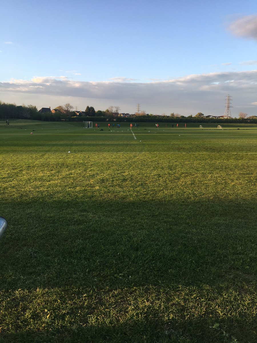 Stràkarnir mættir a kvöldæfingu hja Derby ⚽️