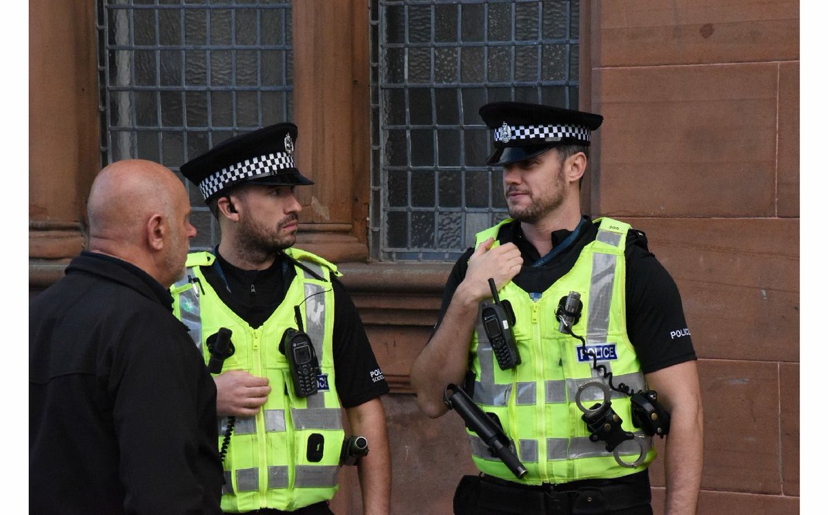 "That police man will take you away!" Pet hate when parents say this. Instead, come say hi. We are a friendly bunch, here to help 👮 #police