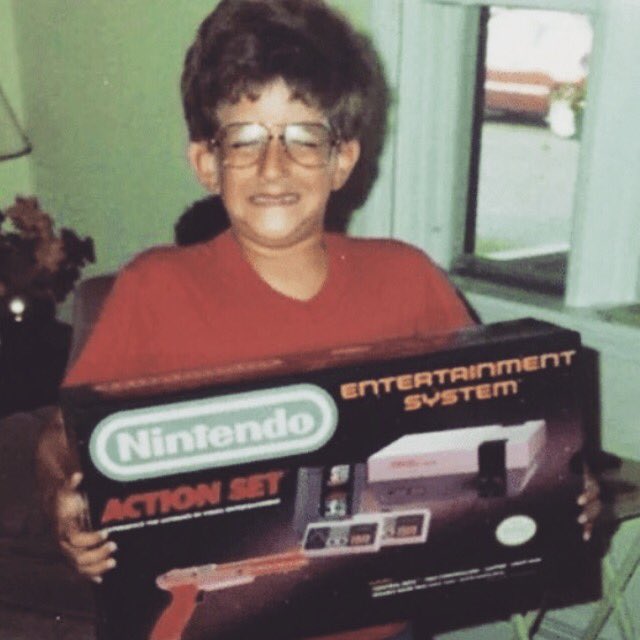 NintendoMob's tweet image. Happiest day of this kids life ! #Nintendo #nintendoMob   #gamer #80skid  #8bit #Namco #nintendo3ds #Nintendo64  #Gameboy #switch #happykid