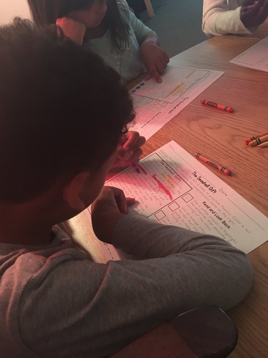 LarsensLeaders's tweet image. Close reads are really helping pink group with their reading comprehension! #textdetectives