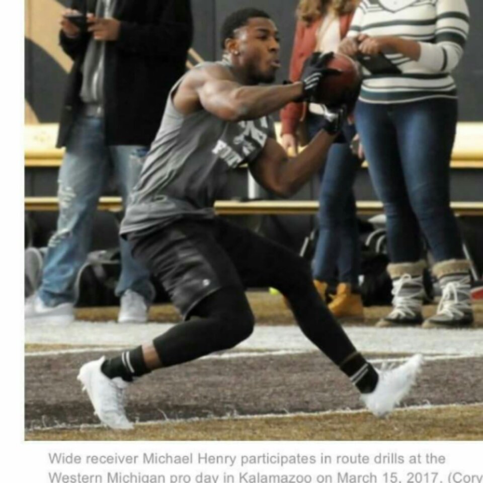 BigMike_21's tweet photo. #MySon TJ  has #FAITH, someday his dream will come true.  🙏 #NFL #DraftDay #HenryHighlights https://t.co/UMdFG10o3A
