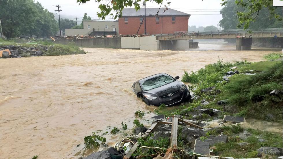 weatherchannel's tweet image. Flooding was nearly 3 times deadlier than tornadoes and lightning combined from 2015 through 2016: wxch.nl/2oB6JFP