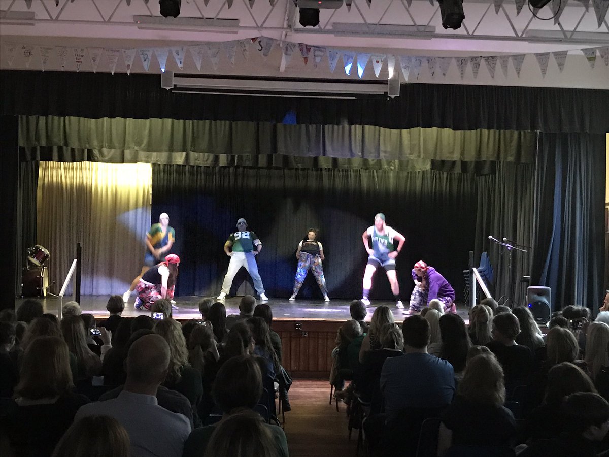 HighfieldsDrama's tweet photo. Highfields Got Talent! #staffact #mashup @HighfieldsNews https://t.co/fGhflgpupb