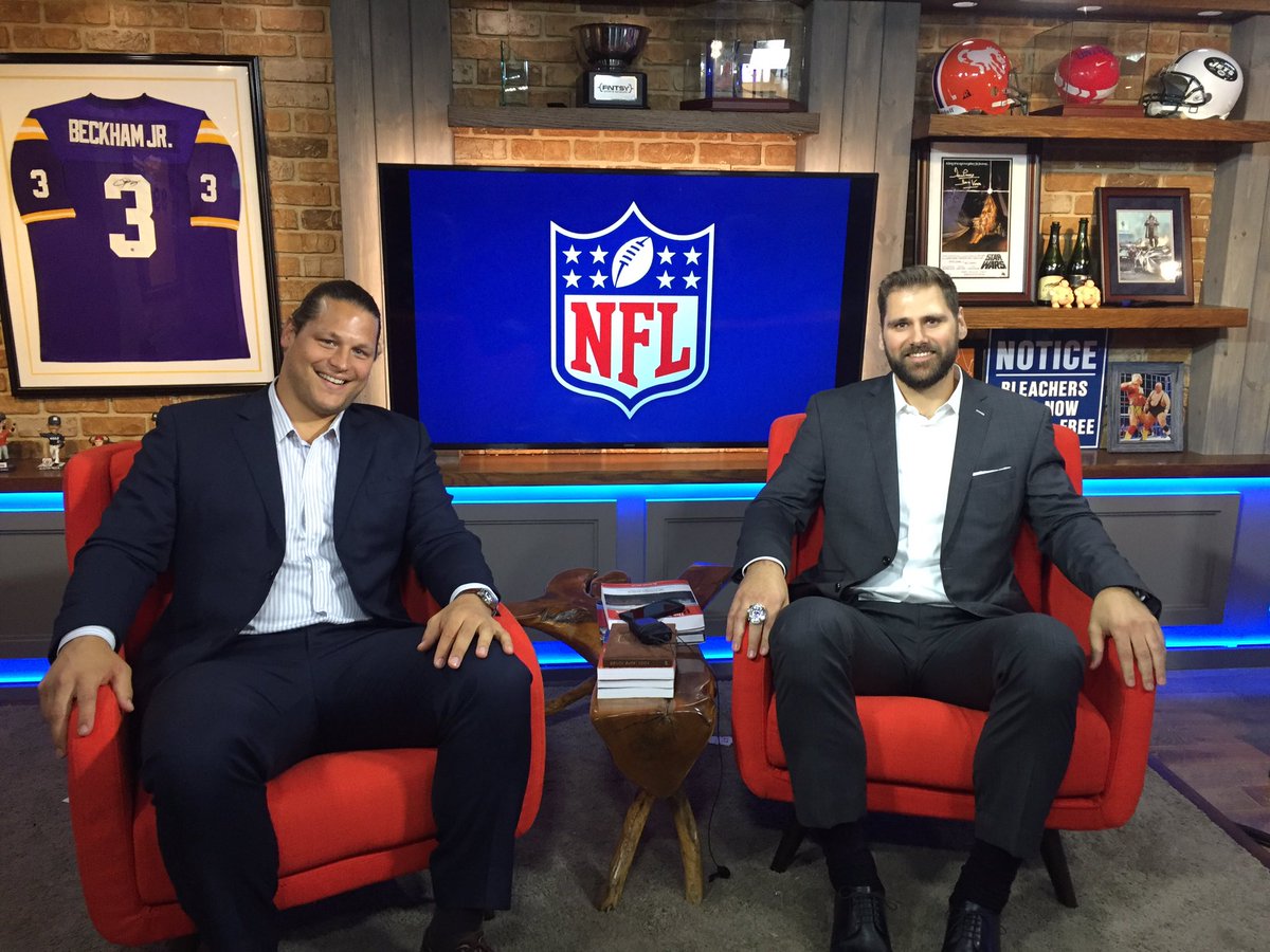 SebVollmer's tweet photo. The Germans @NFLDeutschland @themarkuskuhn #Germanators #Germansatwork https://t.co/ulTLVsSLee