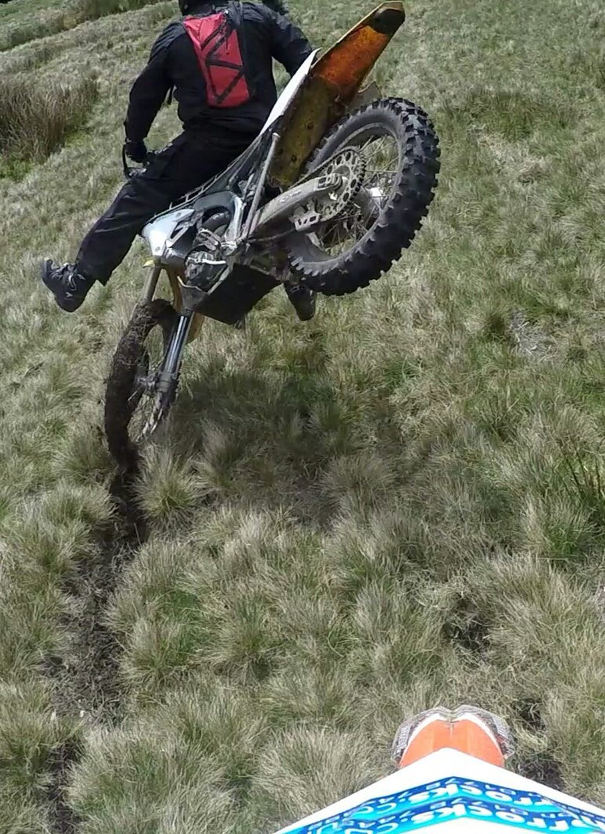 Another one from comedy hill <a href="/Knighter101/">David Knight MBE</a> <a href="/carlfogarty/">FOGGY   MBE</a> <a href="/bevins330/">bevins</a> Mr scampi himself. 😂😂😂