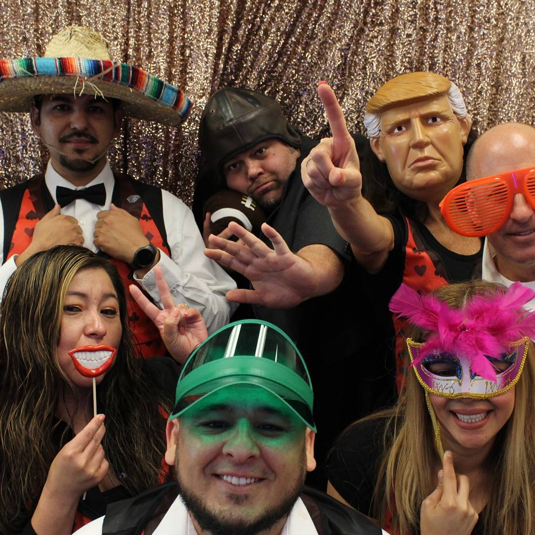 FiPhotobooth's tweet image. #customizedtemplate #photobooth #props #casinotheme