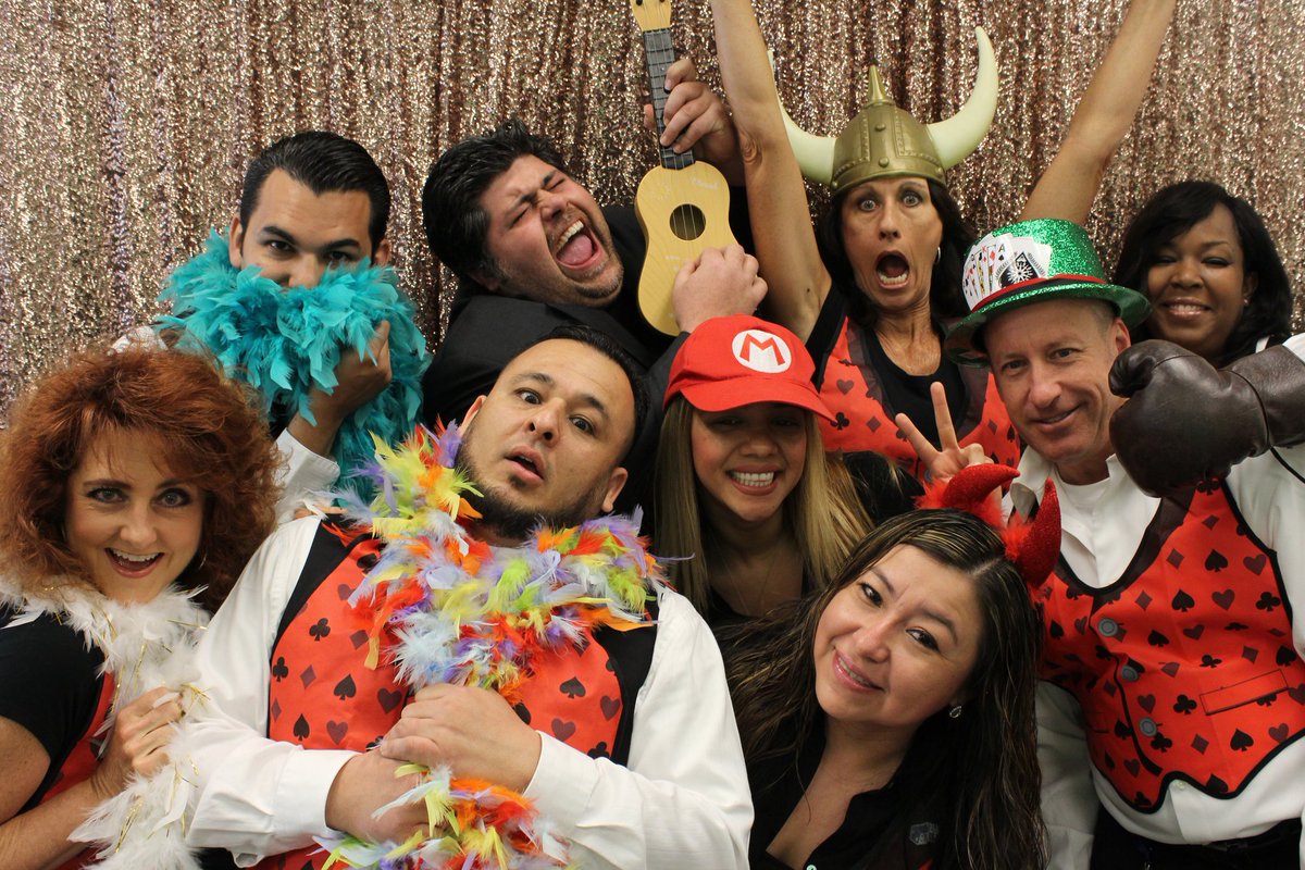 FiPhotobooth's tweet image. #customizedtemplate #photobooth #props #casinotheme