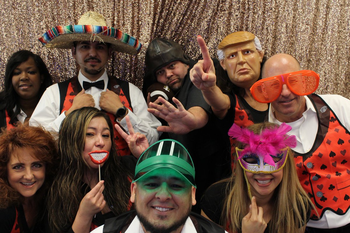 FiPhotobooth's tweet image. #customizedtemplate #photobooth #props #casinotheme