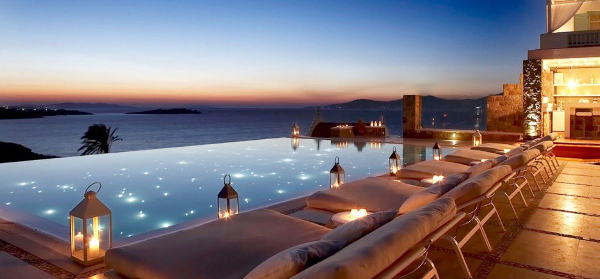 PlayerPA's tweet image. Busy booking client holidays and taking a minute to dream of sunset skies #mykonos #summervibes #luxury #travel