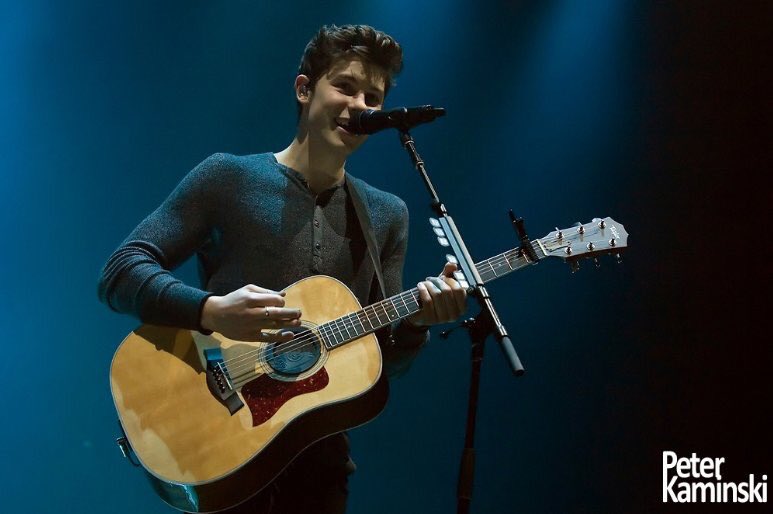 Shawn performing onstage tonight in Glasgow  #IlluminateTourGlasgow