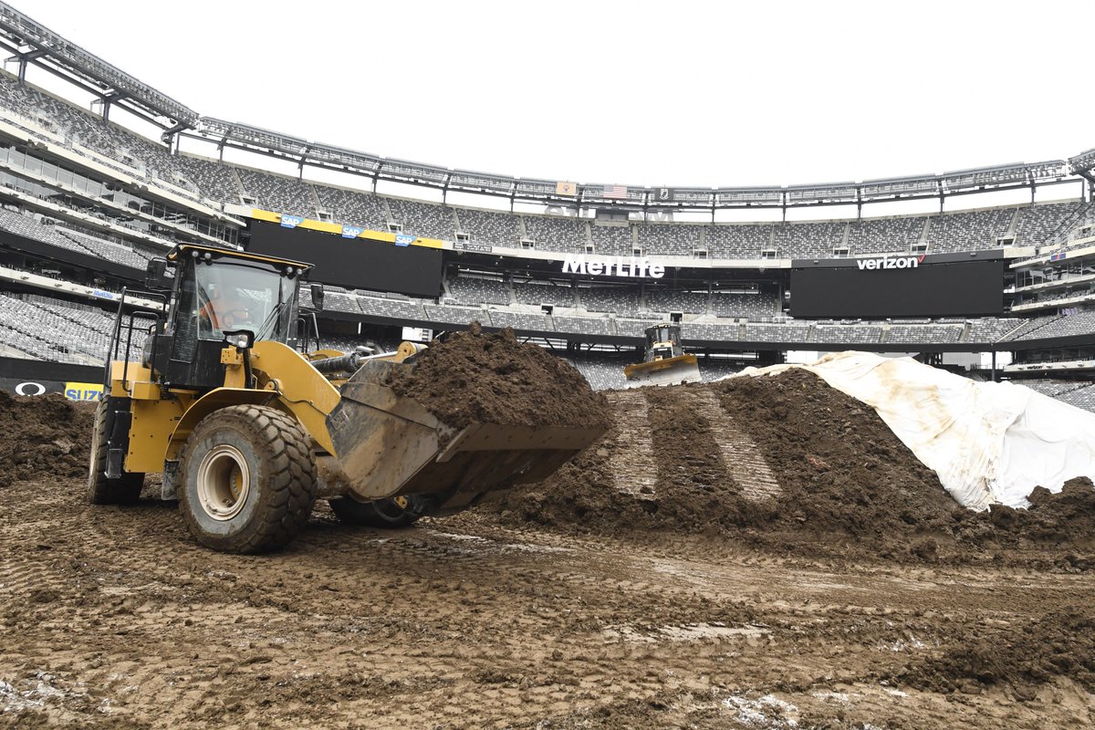 Atech_Customs's tweet image. Getting dirty with @SupercrossLive at @MLStadium #Construction #SXNE #Contest  - sot.ag/6bjPH