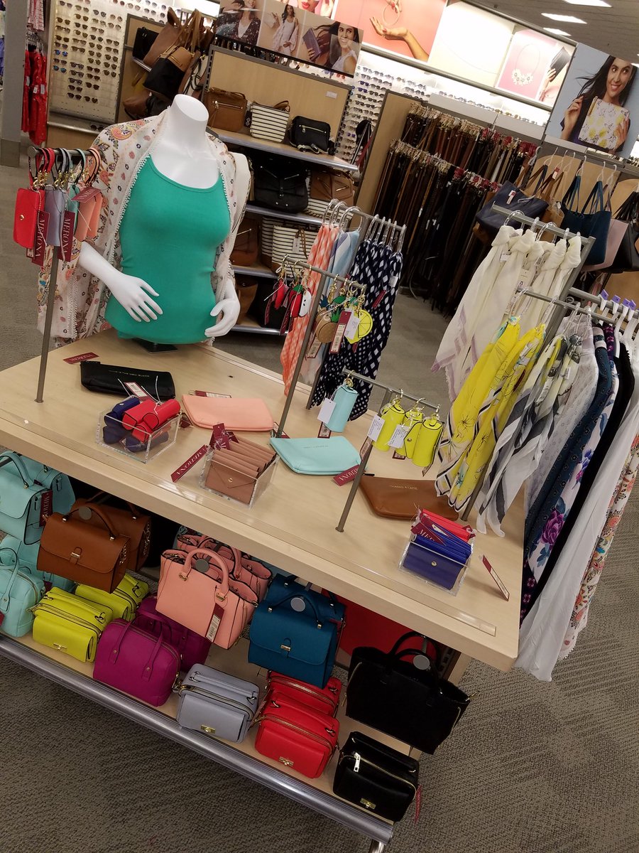GabrielaRios23's tweet photo. Accessories refresh
#allabouttheface
#vmldiaries #❤myjob
#1168theparkstyle
@KylieatTarget @andrenina_ @ZackPapes89 @ncraynon @Tim_Heit https://t.co/L7zBvVpR9G
