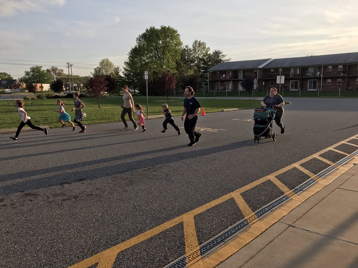 Fitness Night!  Awesome community, staff, family, and friend support! <a href="/BraedenQuinn/">Braeden Q Mannering</a> @bearglasgowymca #cddolphins #fitnessnightfun