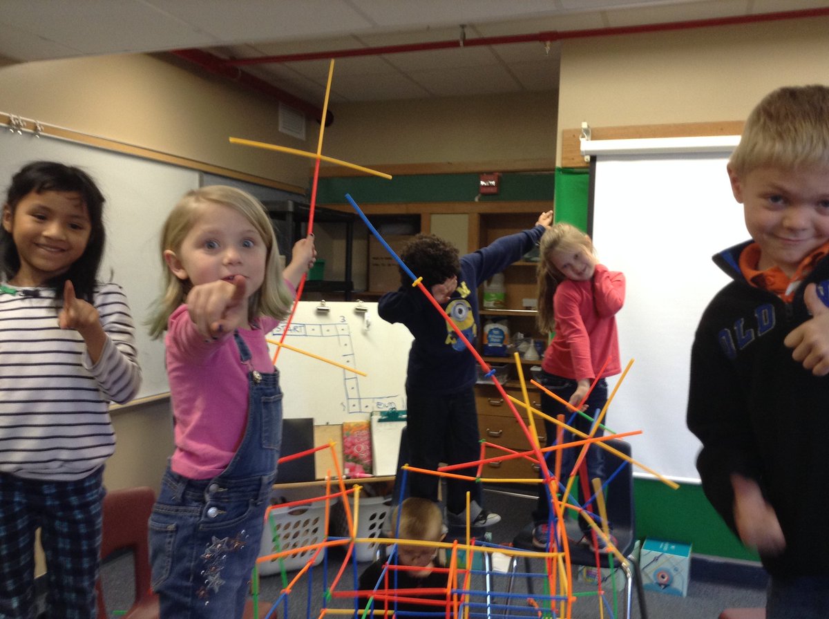 BlvdTech's tweet image. Putting first things first and synergizing today in Technology class @WestBlvdElem