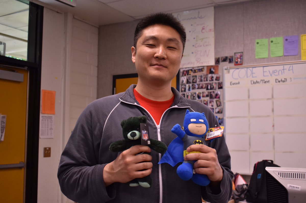 gawhs_stjude's tweet photo. Teddy Bear Thursday! π» FOTO FRIDAY TOMORROW, so take a picture at our backdrop and hashtag it #fotofriday #stjudeweek #stjude π https://t.co/Gklhh0Cb0l