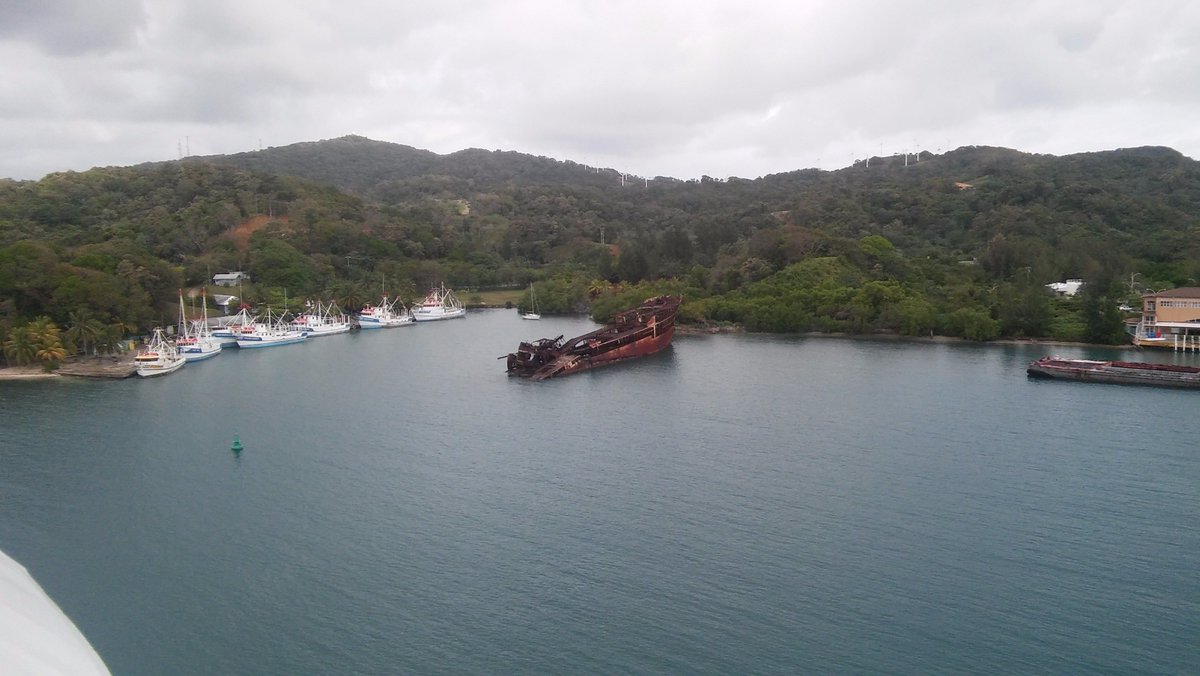 thyscotic1's tweet photo. #MahoganyBay #Roatan #Hondouras
#port from the deck of the #Carnival #Dream https://t.co/wcQhelEOMK