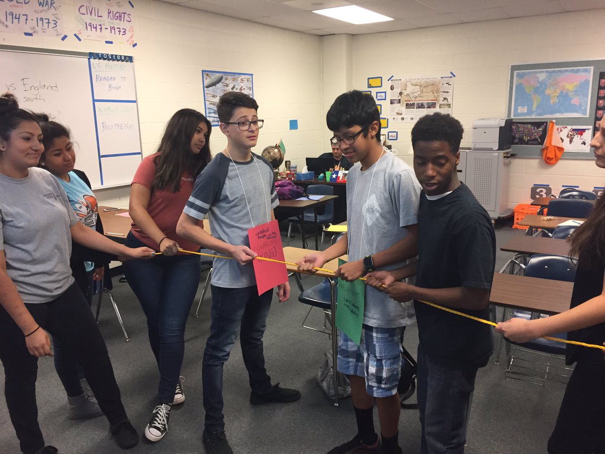 iTeach_iSign's tweet photo. Had so much fun co-teaching #WorldHistory w/ Mrs. Harris! Played tug of war to represent the English civil war โบ๏ธ๐๐ป๐๐ป #activelearningworks https://t.co/fsz9KN0F97