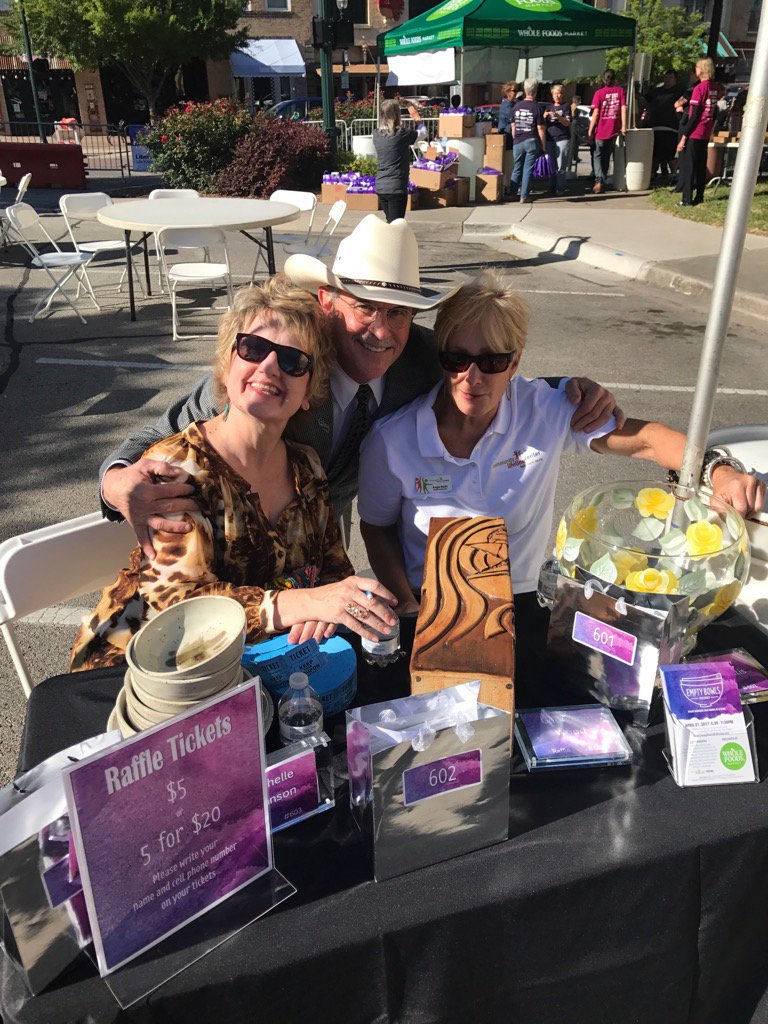PhilipsAtLarge's tweet photo. EMPTY BOWLS downtown McKinney with 2 smoking hot community leaders Sara Thomas &amp; Angie Bado.
#whatmakesmckinneygreat https://t.co/OPlaKad6l1