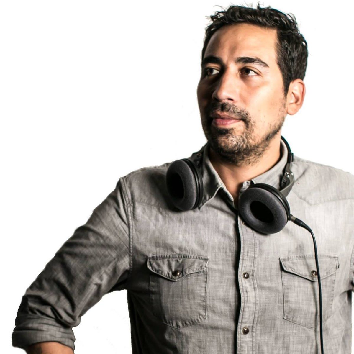 Start your weekend early with craft cocktails, pizza &amp; the talented <a href="/DJJoeMama/">Joseph Koumpounis</a> on decks!